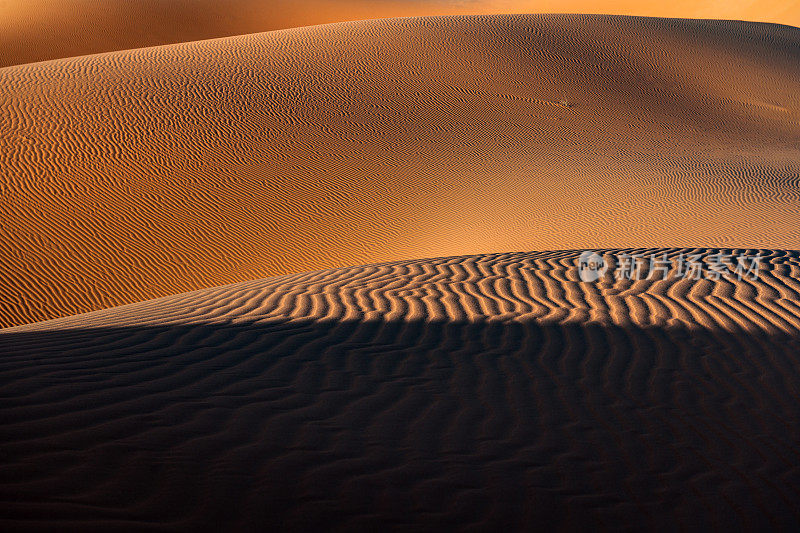 沙子和Erg Chebbi沙漠，Merzouga，摩洛哥，北非